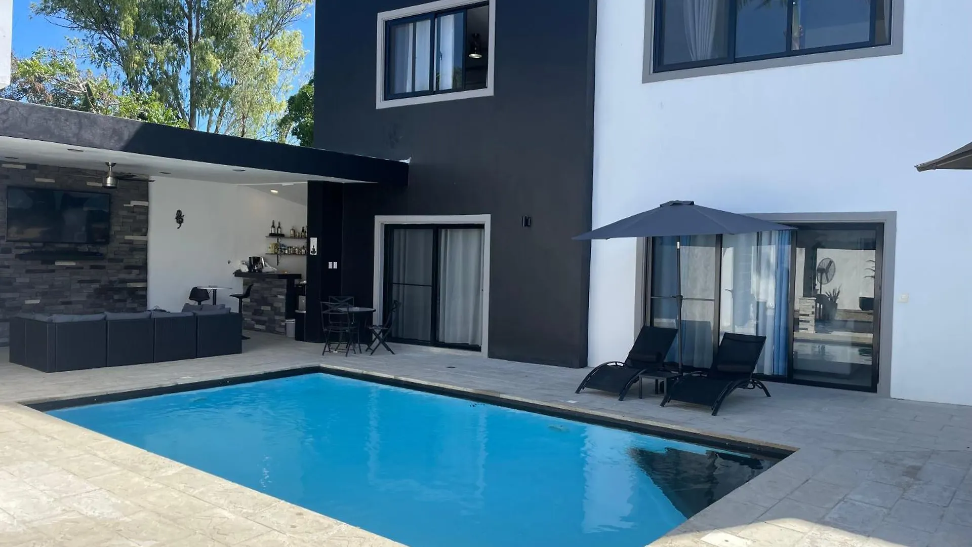 Level Suites #2 Platinum location